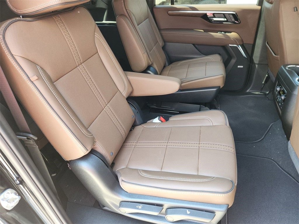 New 2025 Chevrolet Suburban High Country image 28