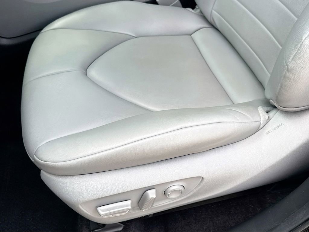 Used 2024 Toyota Highlander XLE AWD/4WD image 24