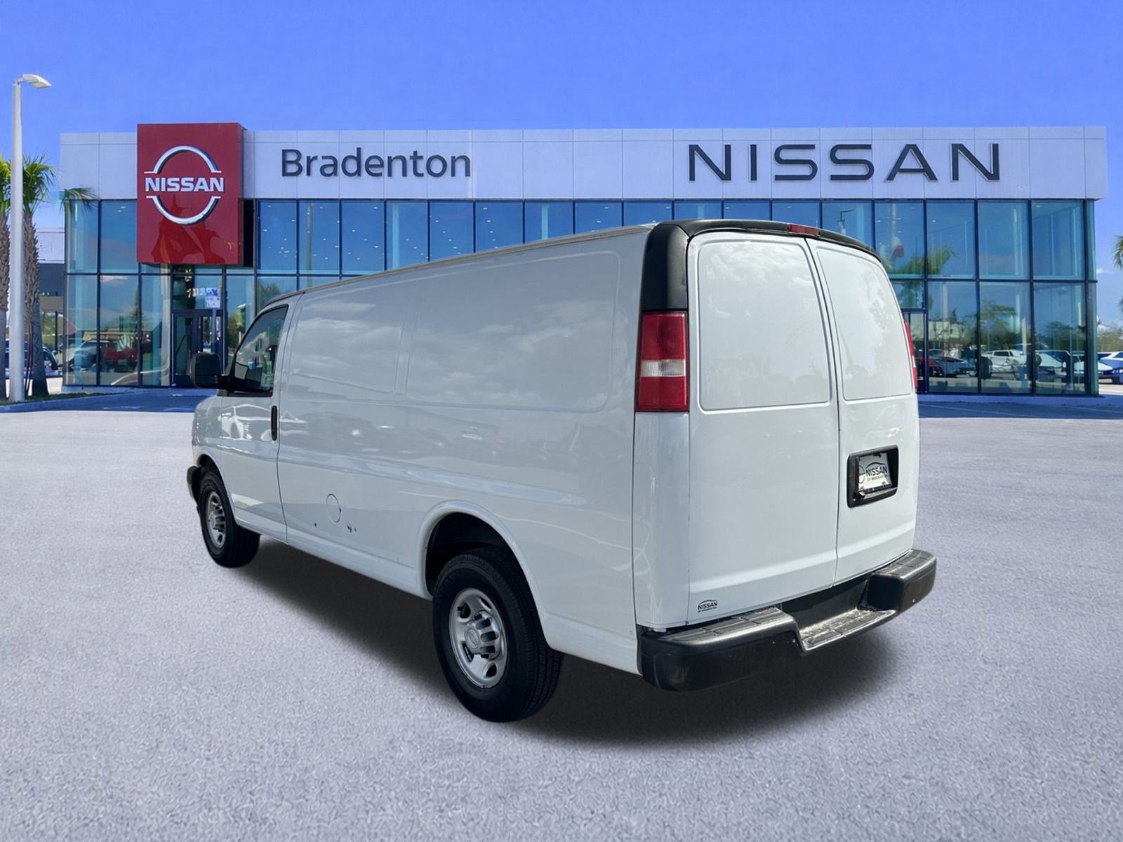 Used 2019 Chevrolet Express 2500 w/ Driver Convenience Package image 7