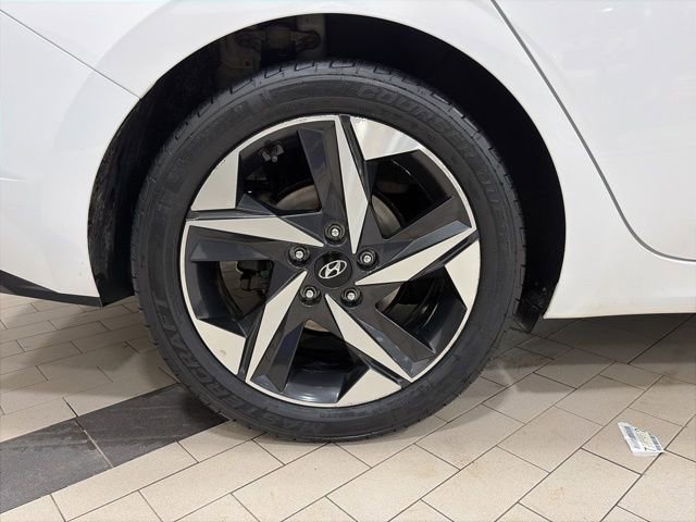 Used 2023 Hyundai Elantra Limited image 22