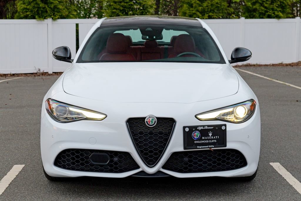 Used 2023 Alfa Romeo Giulia Veloce AWD/4WD image 2