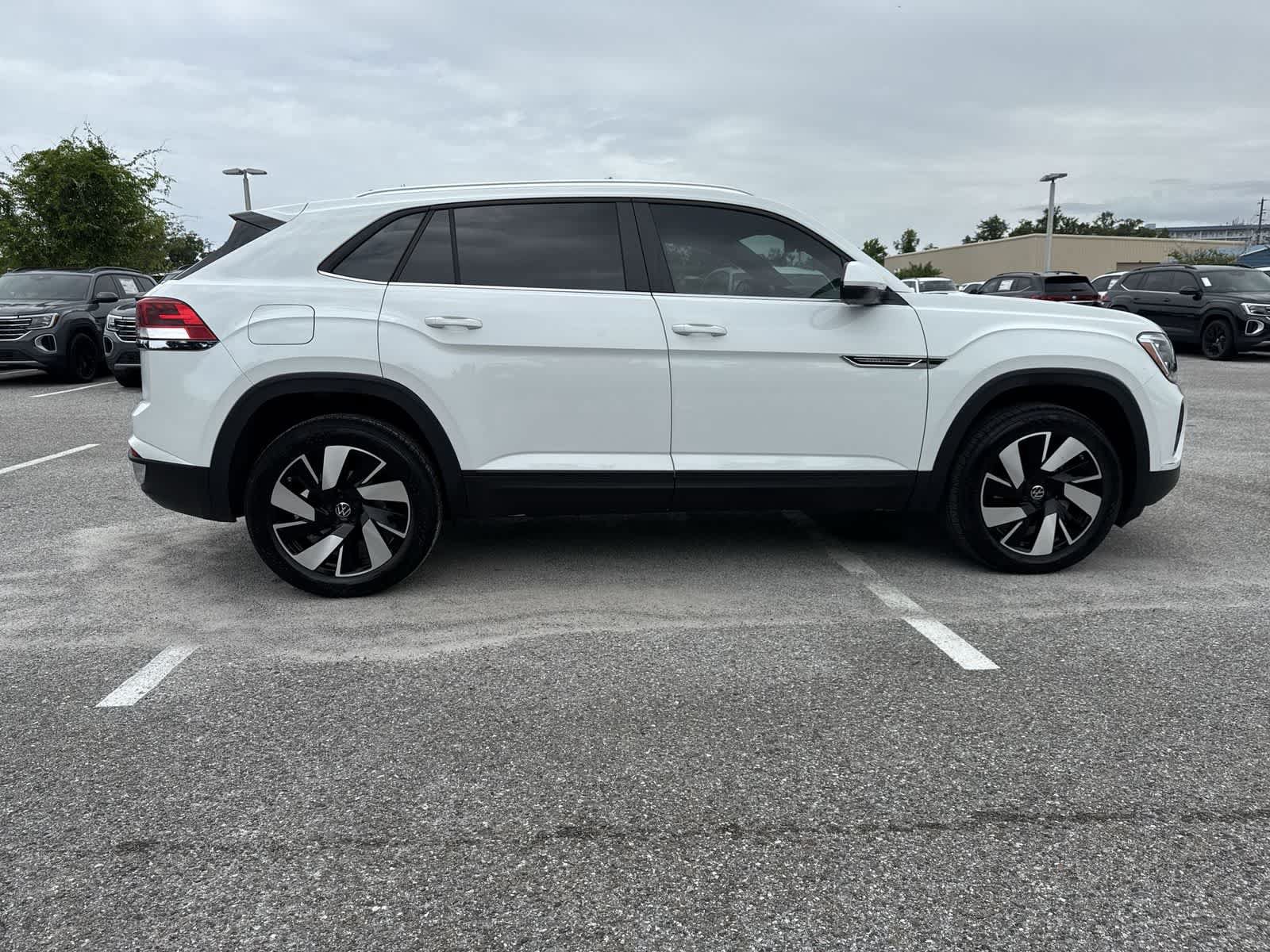 Certified 2024 Volkswagen Atlas Cross Sport SE FWD image 15