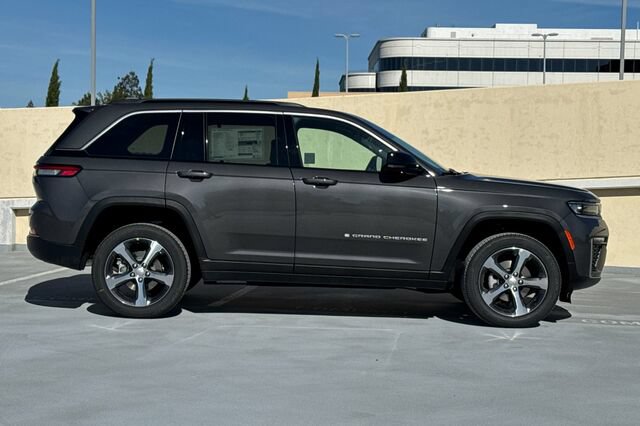 New 2026 Jeep Grand Cherokee Limited AWD/4WD image 3