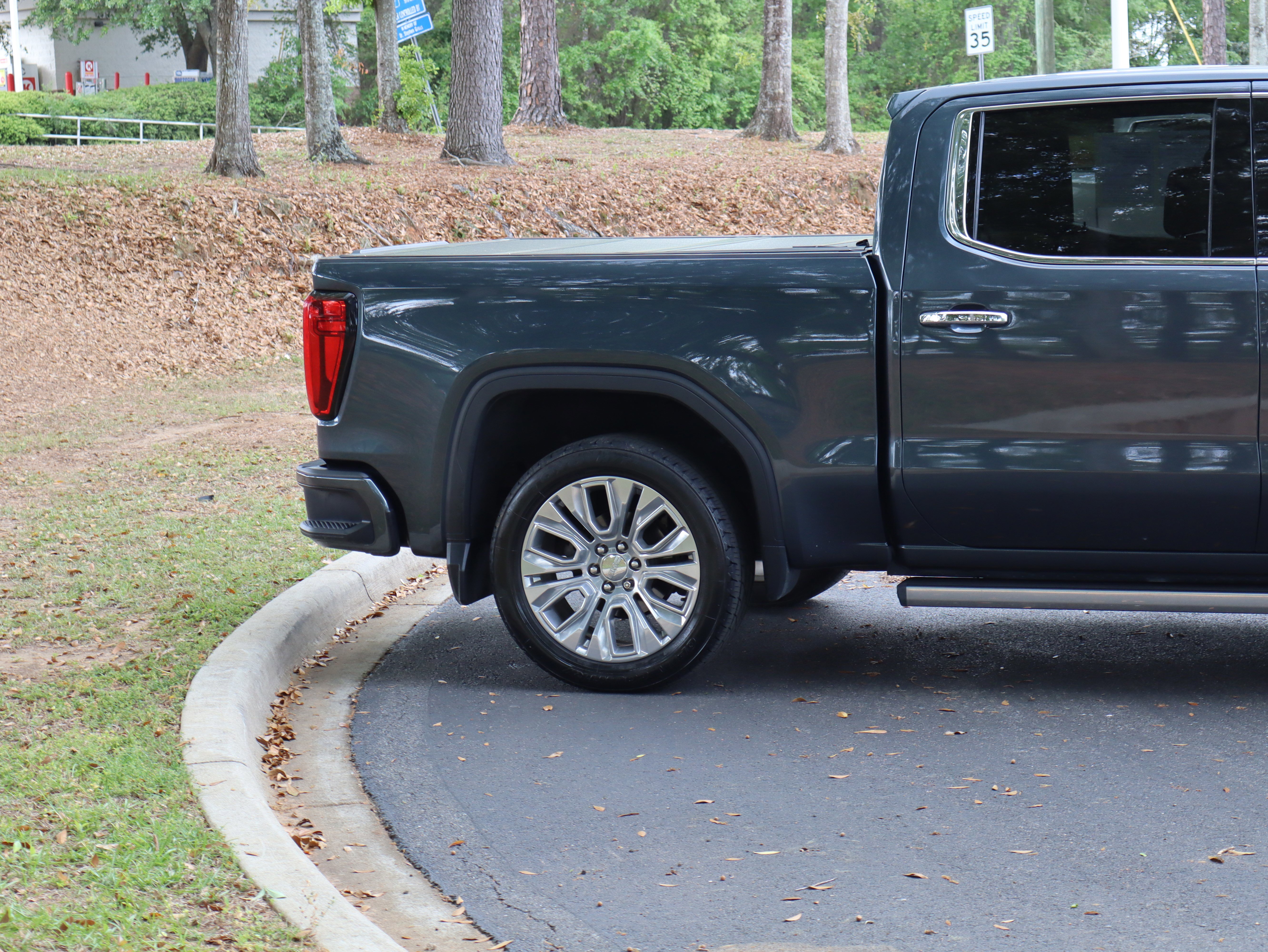 Used 2021 GMC Sierra 1500 Denali w/ Denali Ultimate Package AWD/4WD image 10