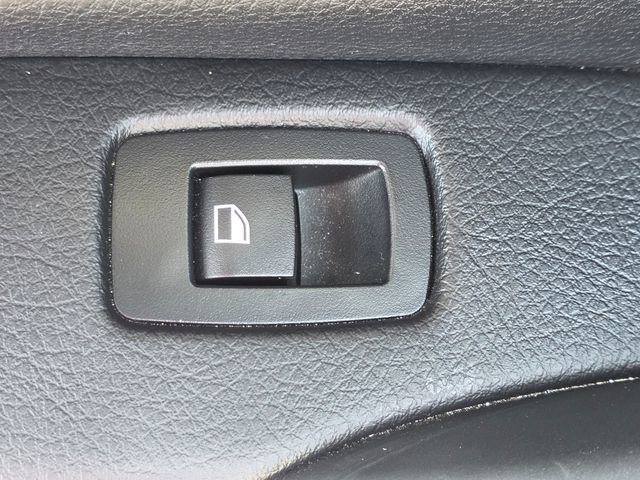 Used 2015 BMW 320i xDrive Sedan AWD/4WD image 31