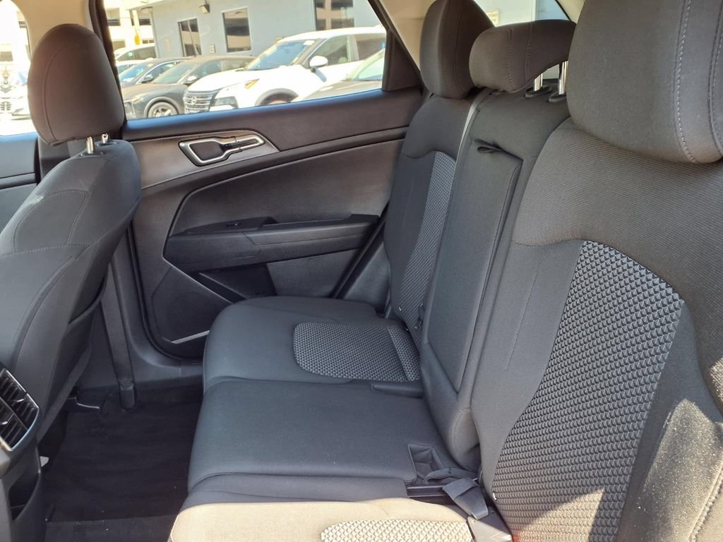 Used 2025 Kia Sportage LX FWD image 10