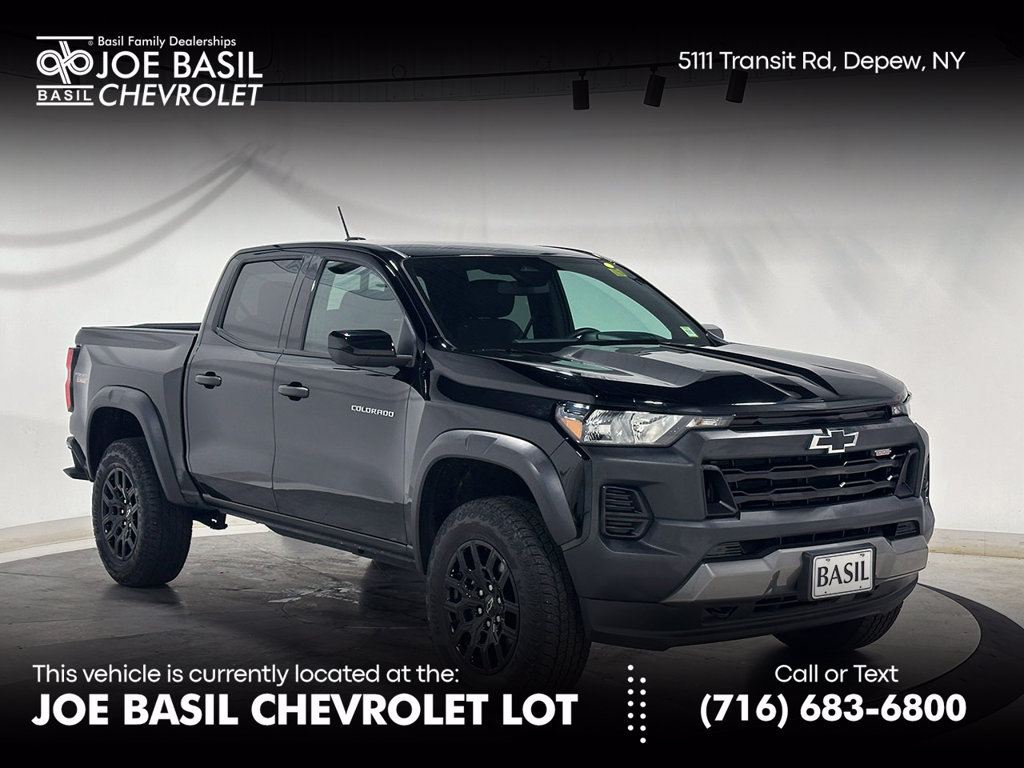 Used 2024 Chevrolet Colorado Trail Boss w/ Advanced Trailering Package AWD/4WD image 1