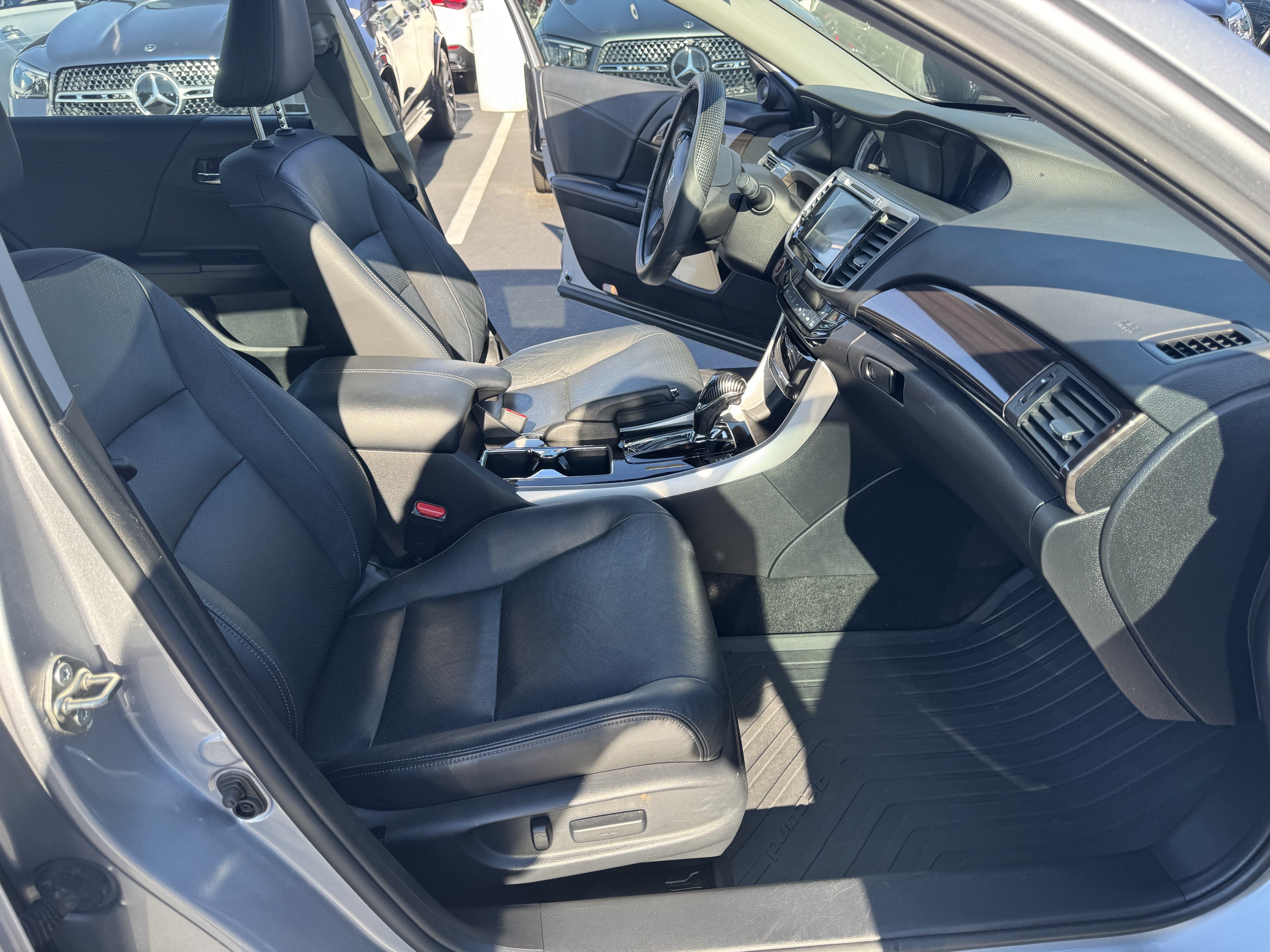 Used 2017 Honda Accord EX-L image 36