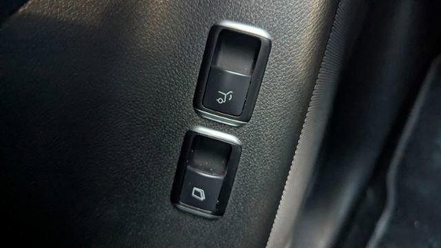 Used 2017 Mercedes-Benz GLS 550 4MATIC image 34