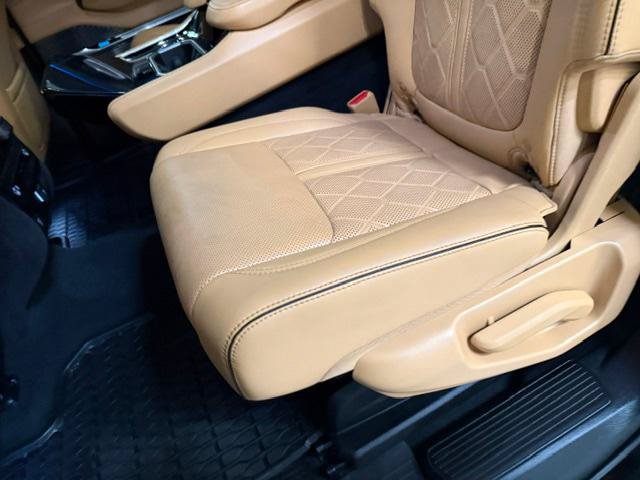 Certified 2025 Jeep Grand Wagoneer L Series III w/ Rear Seat Video Group 1 AWD/4WD image 32