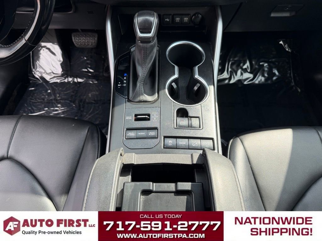 Used 2021 Toyota Highlander XLE AWD/4WD image 19