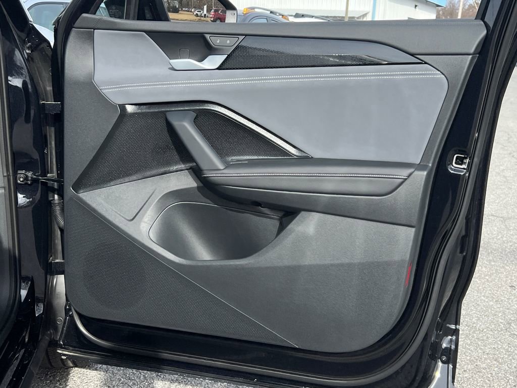 New 2026 Volkswagen Tiguan SE R-Line image 8