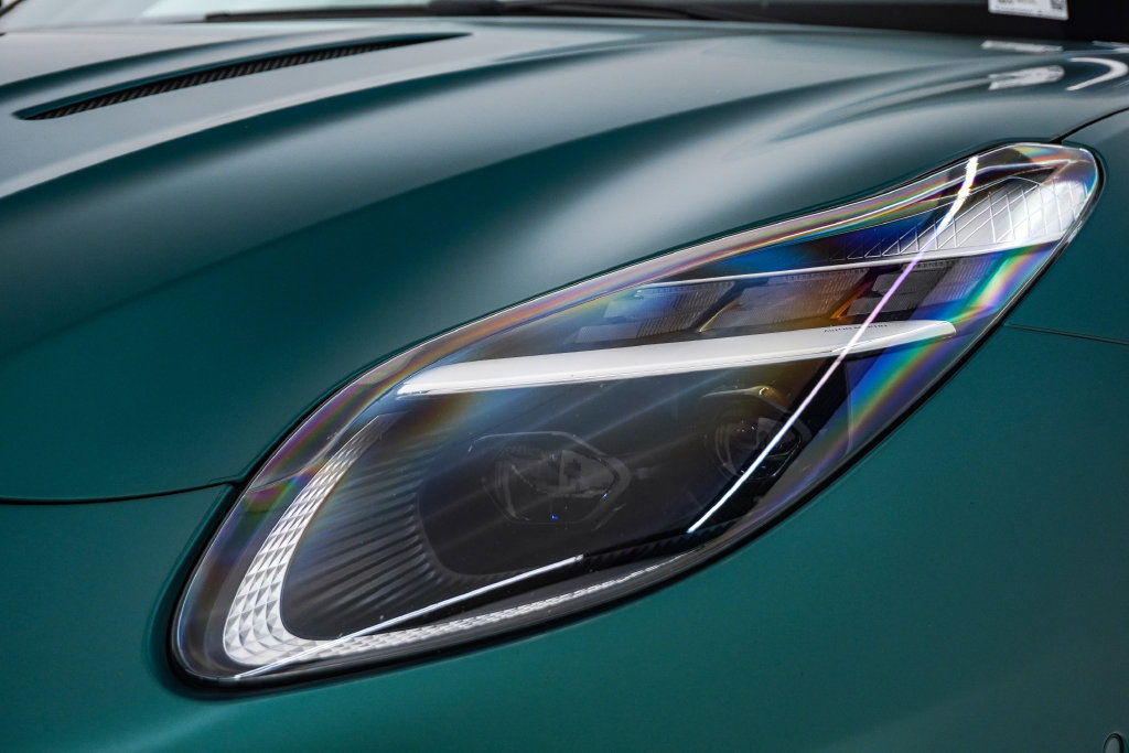 Used 2025 Aston Martin DB12 Coupe RWD image 6