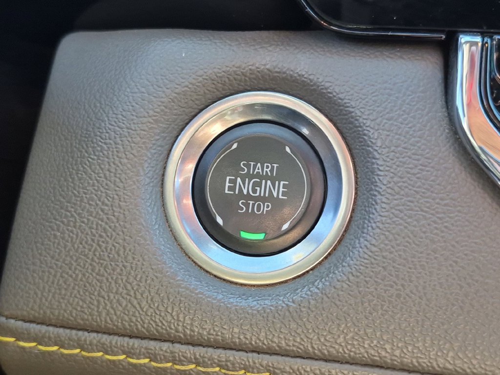 Used 2025 Chevrolet Colorado ZR2 w/ Technology Package AWD/4WD image 27