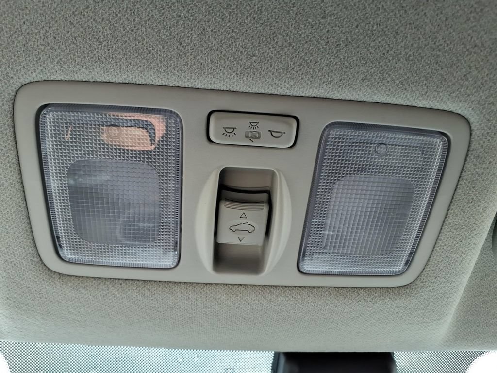 Used 2025 Hyundai Venue SEL FWD image 27