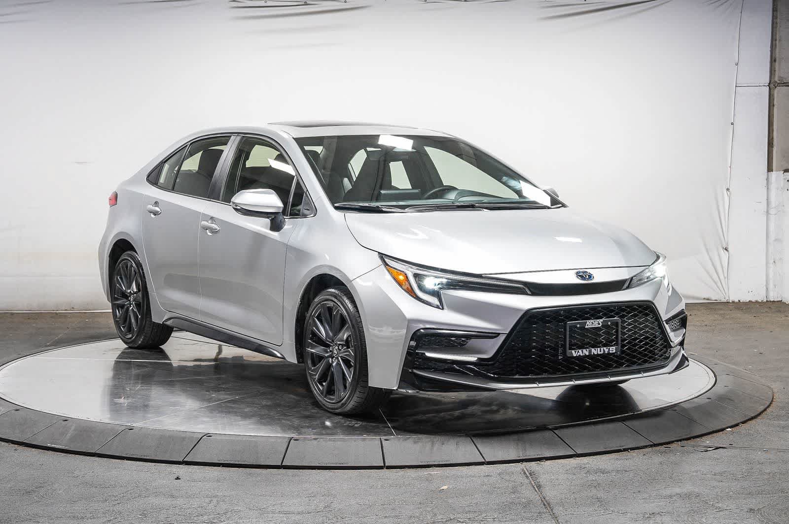Used 2024 Toyota Corolla SE w/ SE Package FWD image 5