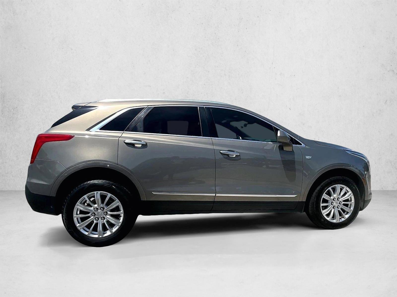 Used 2018 Cadillac XT5 FWD w/ LPO, Wheel Lock Package image 5
