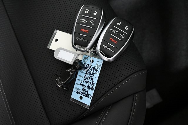 New 2025 Alfa Romeo Tonale w/ Premium Package image 25