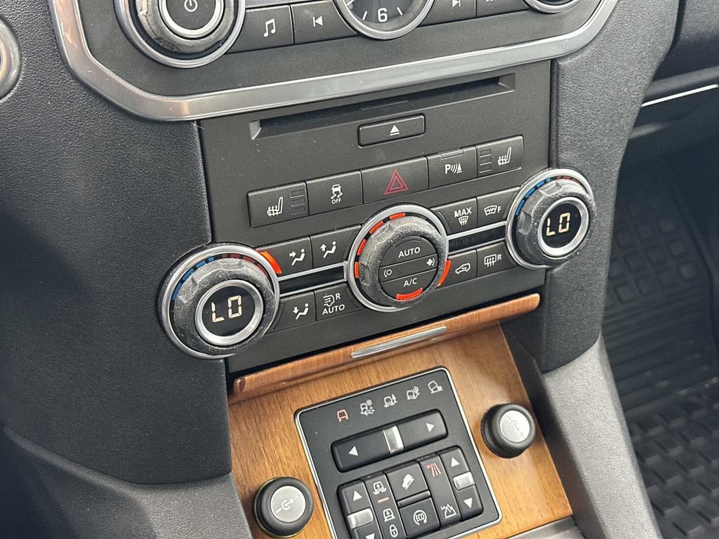 Used 2015 Land Rover LR4 HSE LUX AWD/4WD image 32
