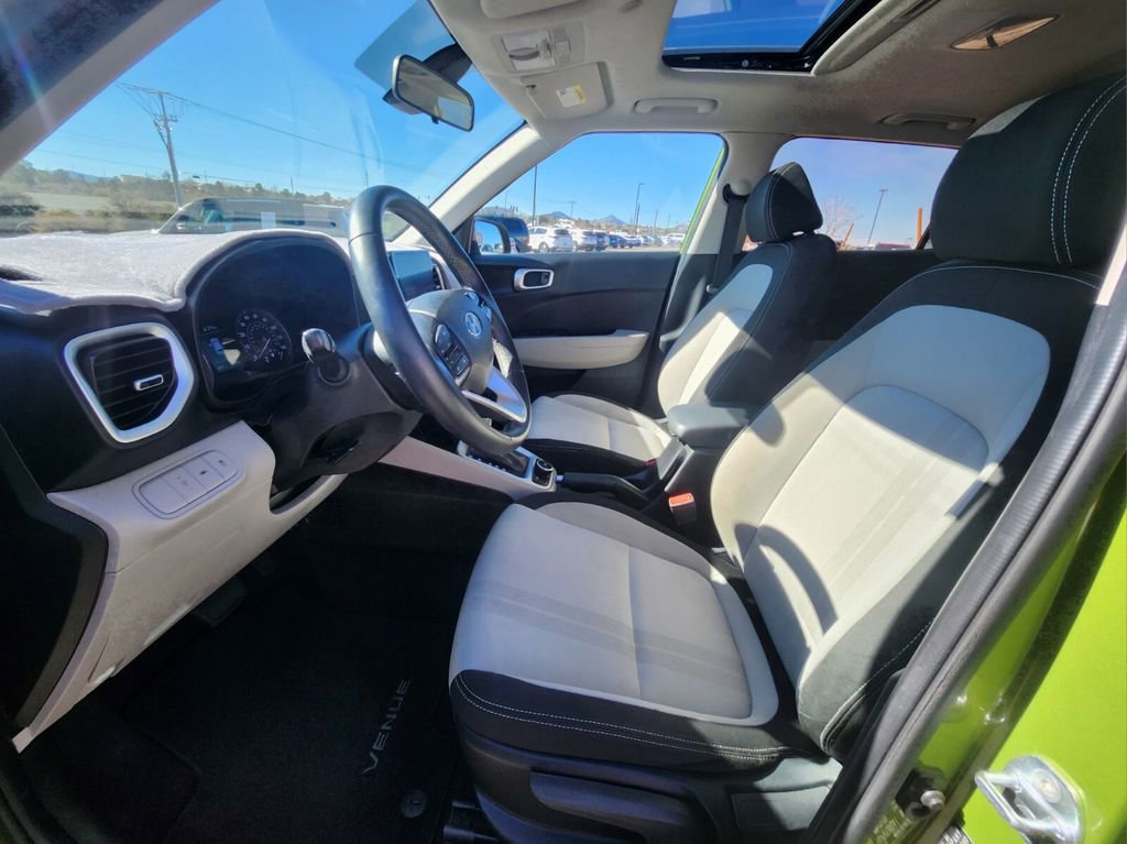 Certified 2021 Hyundai Venue SEL w/ Premium Package image 11