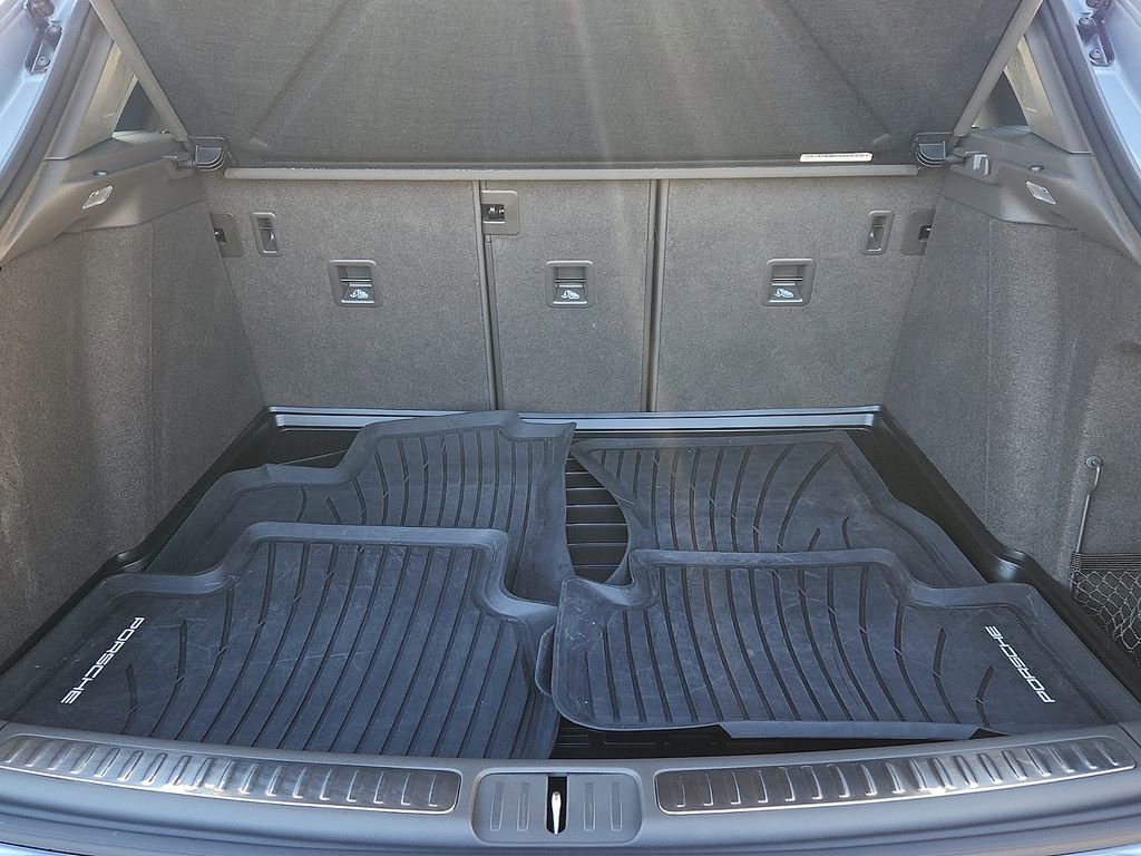 Certified 2025 Porsche Macan image 28