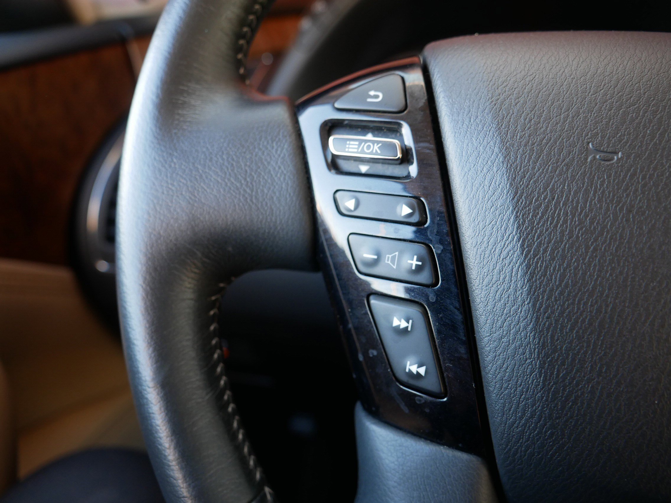 Certified 2023 Nissan Armada SL w/ Captain's Chairs Package image 28