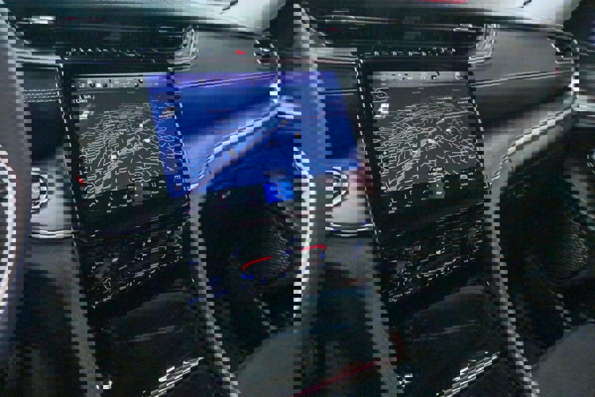 Used 2023 Jeep Grand Cherokee Limited w/ Trailer Tow Prep Group (B) image 16