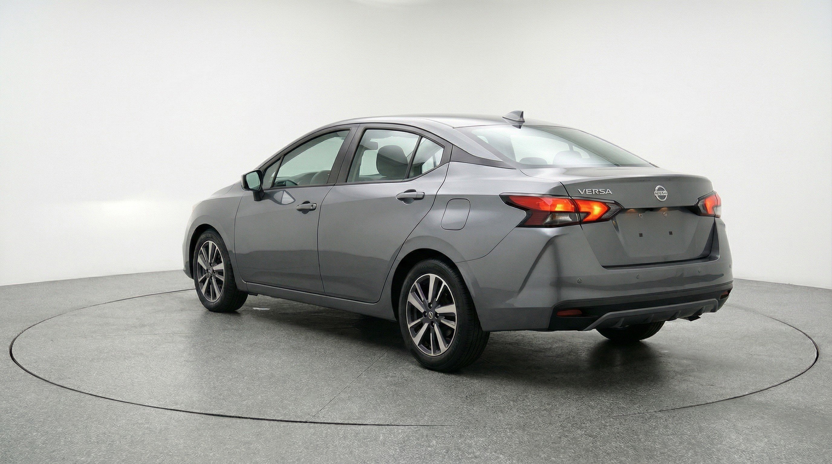 Used 2025 Nissan Versa SV image 6