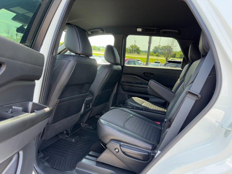 Used 2024 Nissan Pathfinder SV AWD/4WD image 11