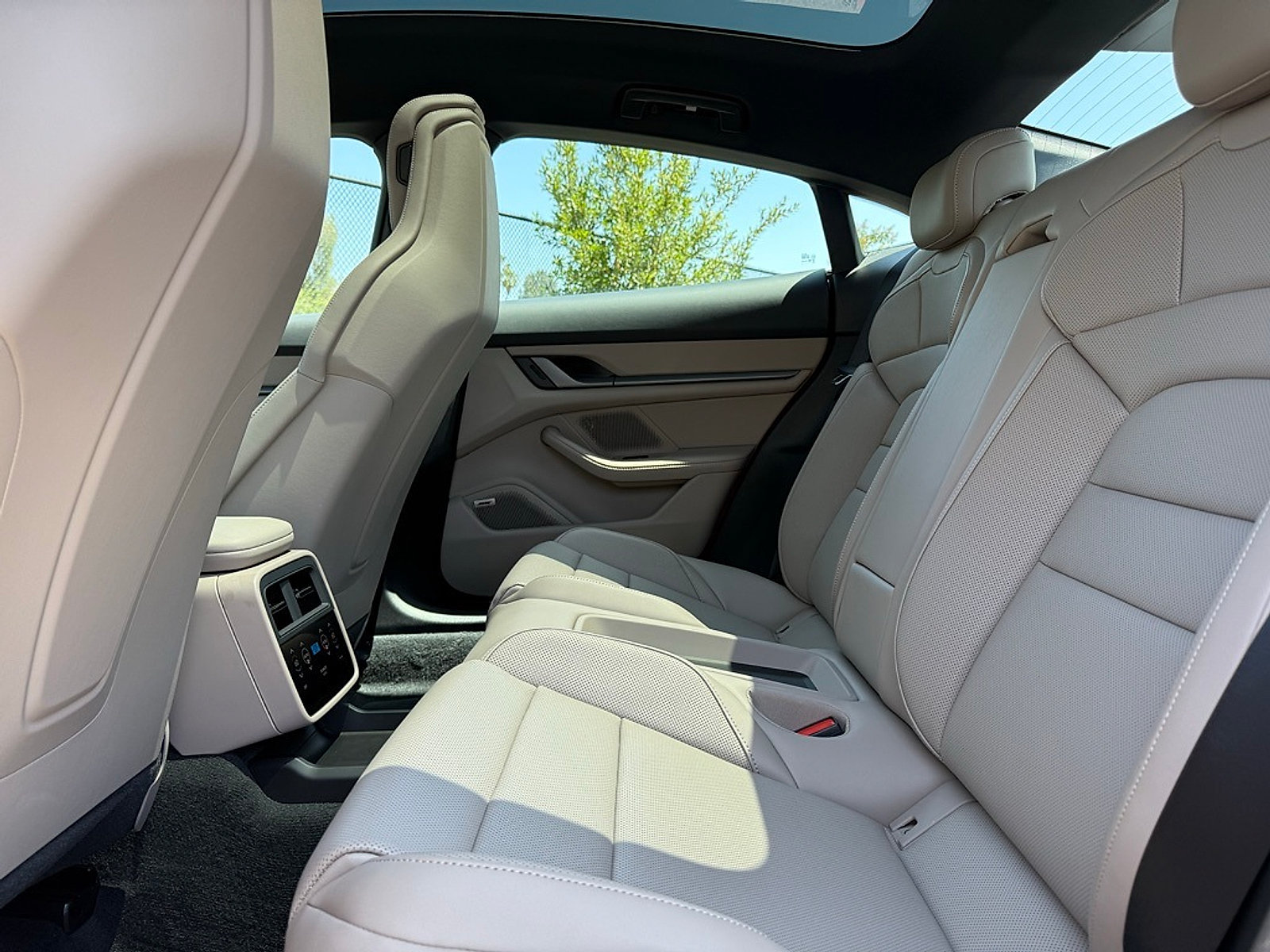 New 2025 Porsche Taycan 4S AWD/4WD image 30