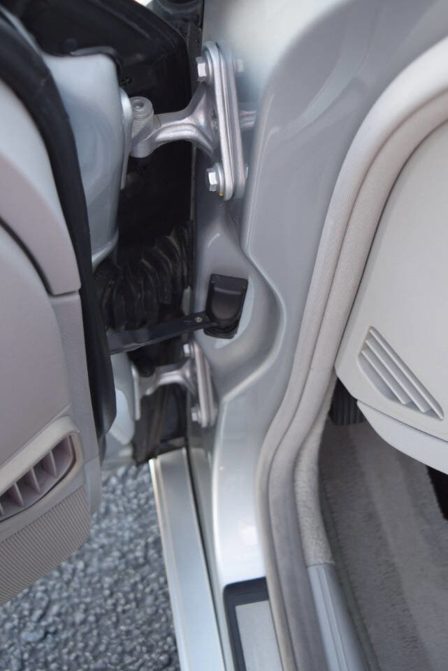 Used 2004 Mercedes-Benz E 500 Sedan image 30