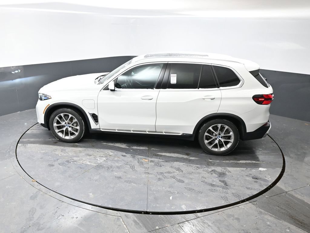 Used 2025 BMW X5 xDrive50e image 42