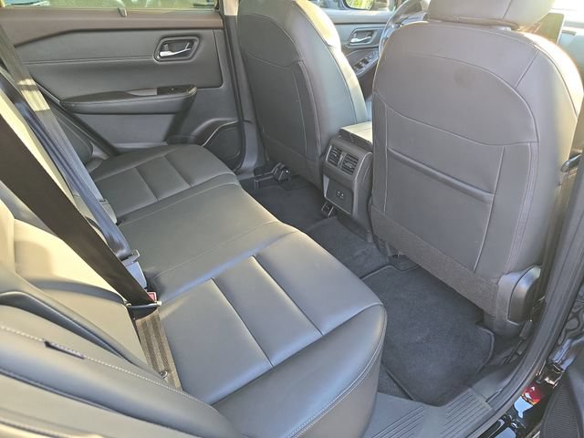 Used 2023 Nissan Rogue SV w/ SV Premium B Package FWD image 15