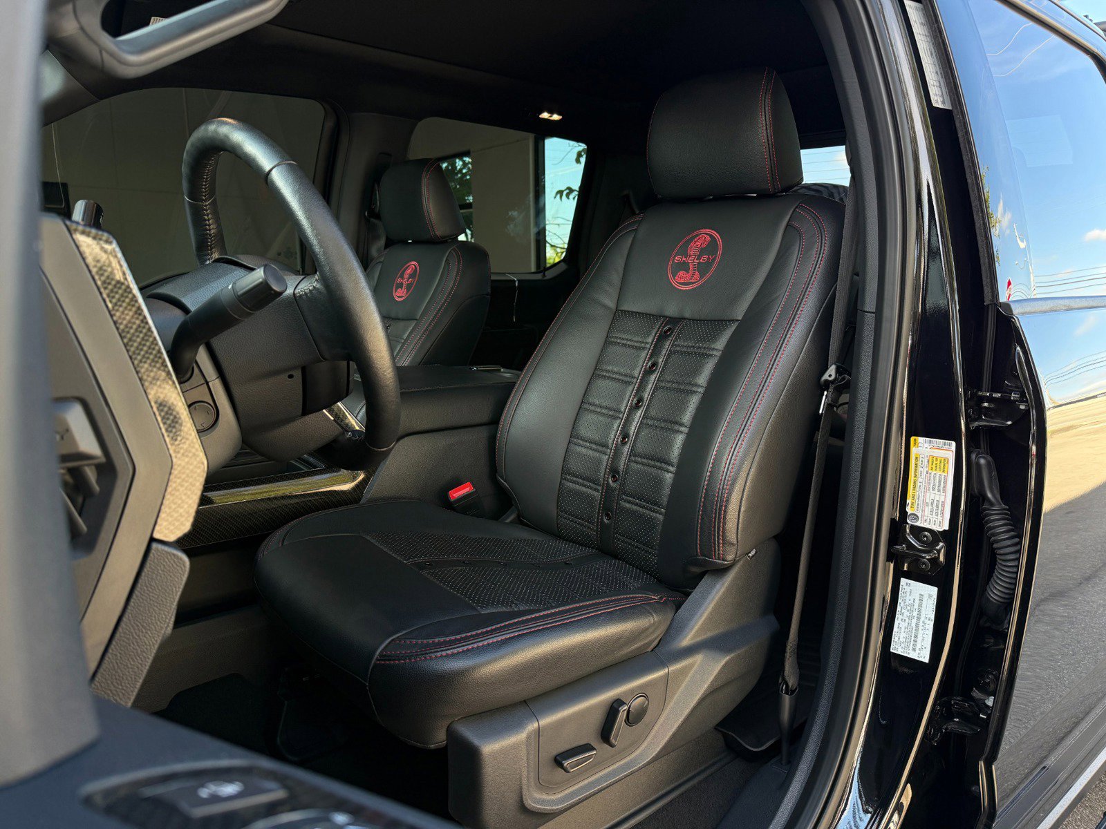 Used 2022 Ford F250 Lariat w/ Lariat Ultimate Package AWD/4WD image 26