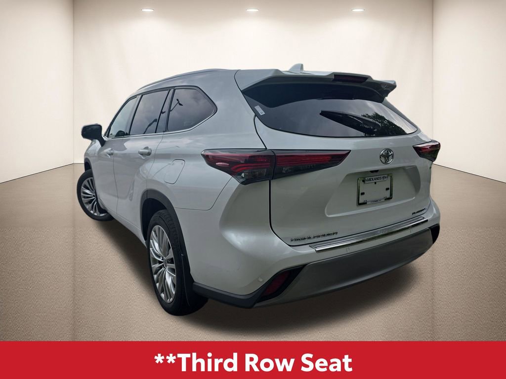 Used 2025 Toyota Highlander Platinum AWD/4WD image 6
