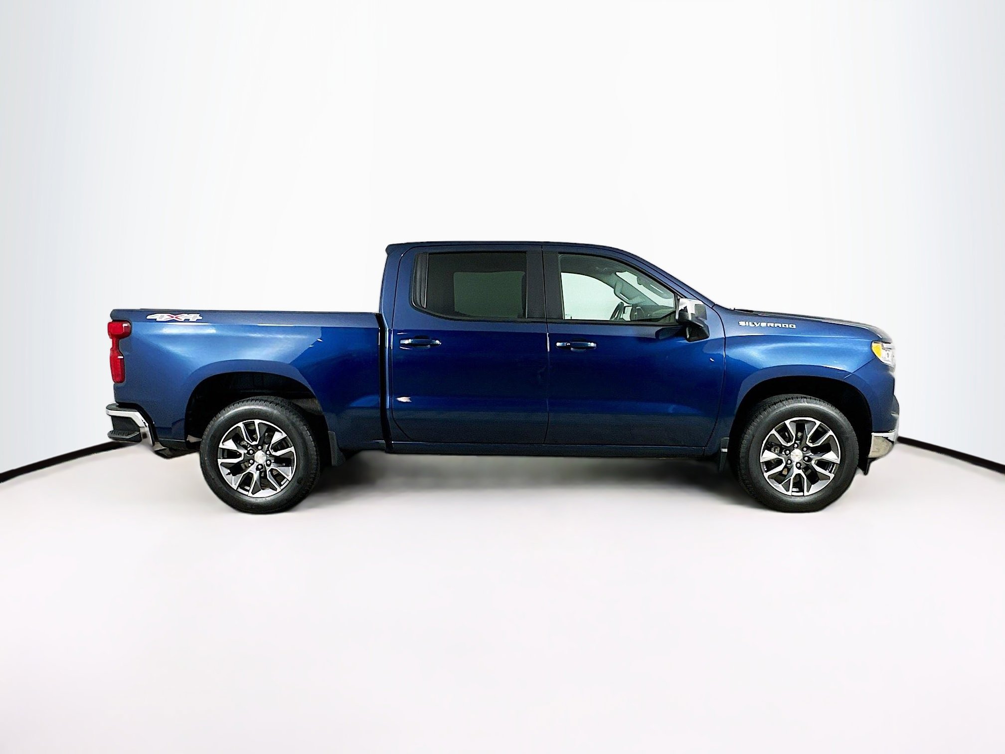 Used 2023 Chevrolet Silverado 1500 LT AWD/4WD image 10