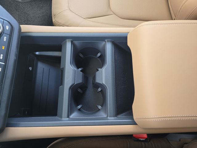 New 2026 Land Rover Defender 130 X-Dynamic SE image 18