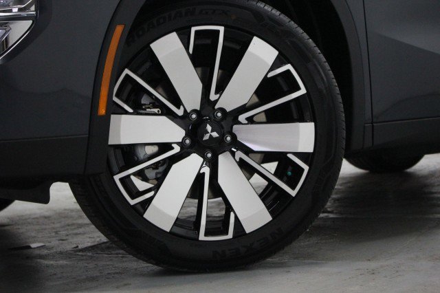 New 2026 Mitsubishi Outlander SE image 3