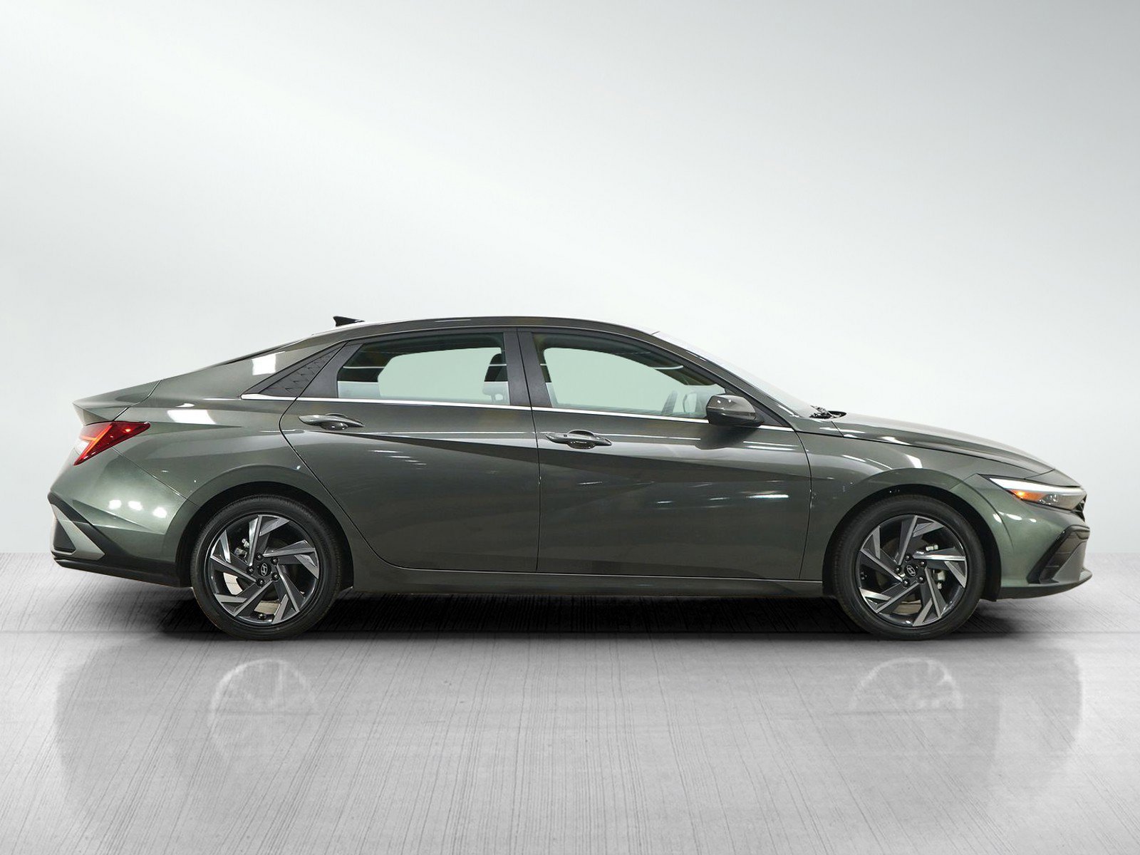 Used 2025 Hyundai Elantra SEL FWD image 6