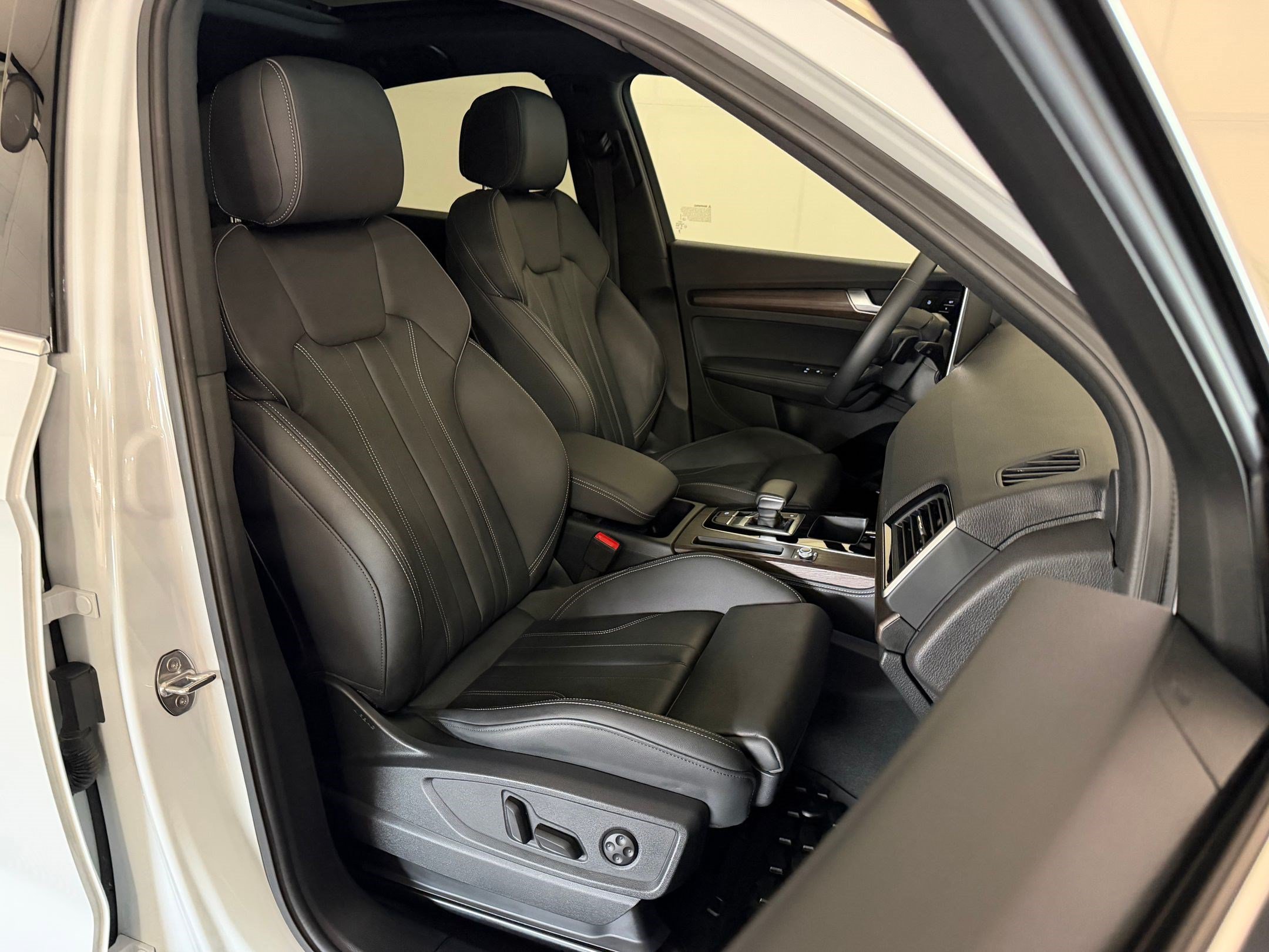 Certified 2024 Audi Q5 2.0T Premium Plus w/ Premium Plus Package AWD/4WD image 26
