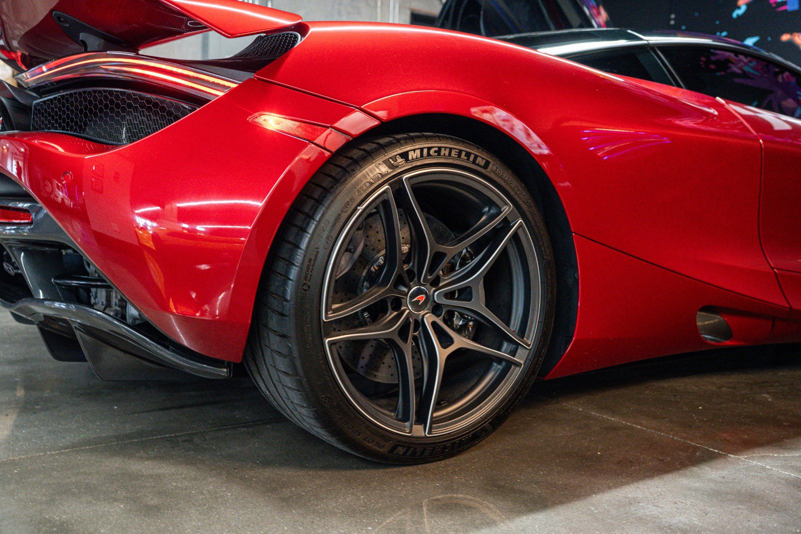 Used 2018 McLaren 720S RWD image 18
