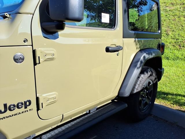 Used 2025 Jeep Wrangler Sport AWD/4WD image 4