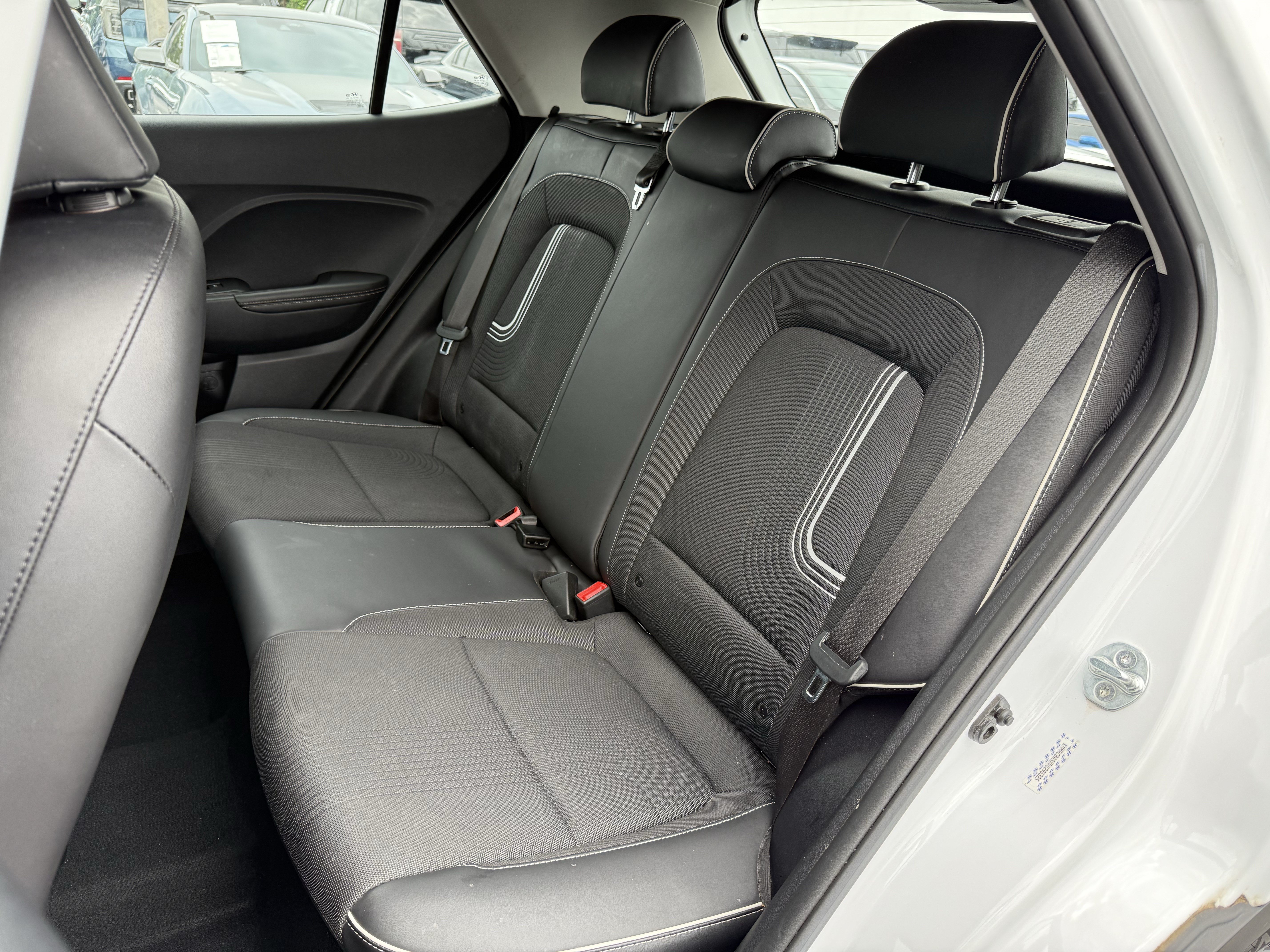 Used 2024 Hyundai Venue Limited FWD image 29