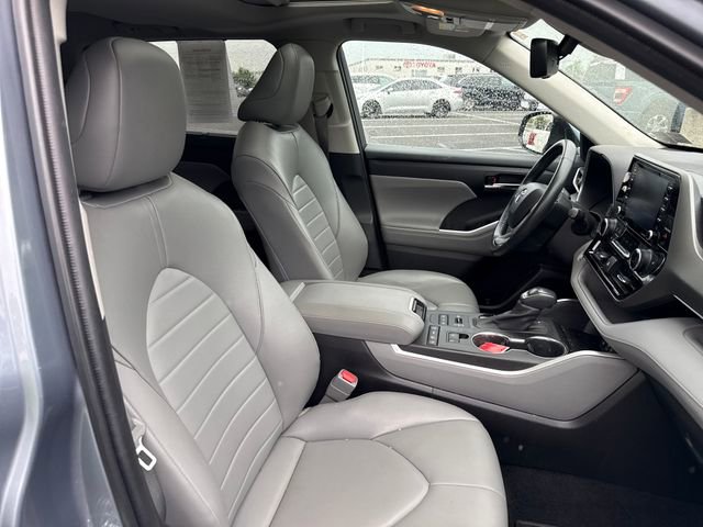 Used 2022 Toyota Highlander XLE AWD/4WD image 13