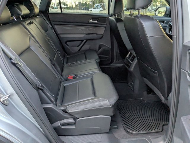 Used 2021 Volkswagen Atlas Cross Sport SE w/ Panoramic Sunroof Package image 18