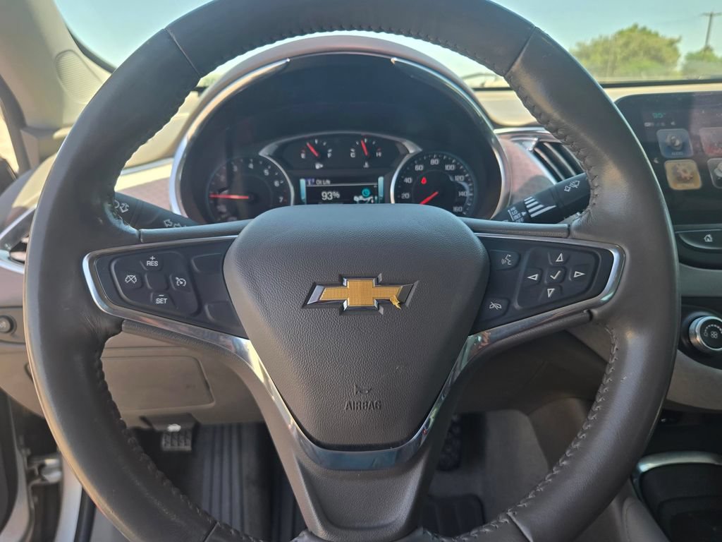 Used 2017 Chevrolet Malibu LT FWD image 18