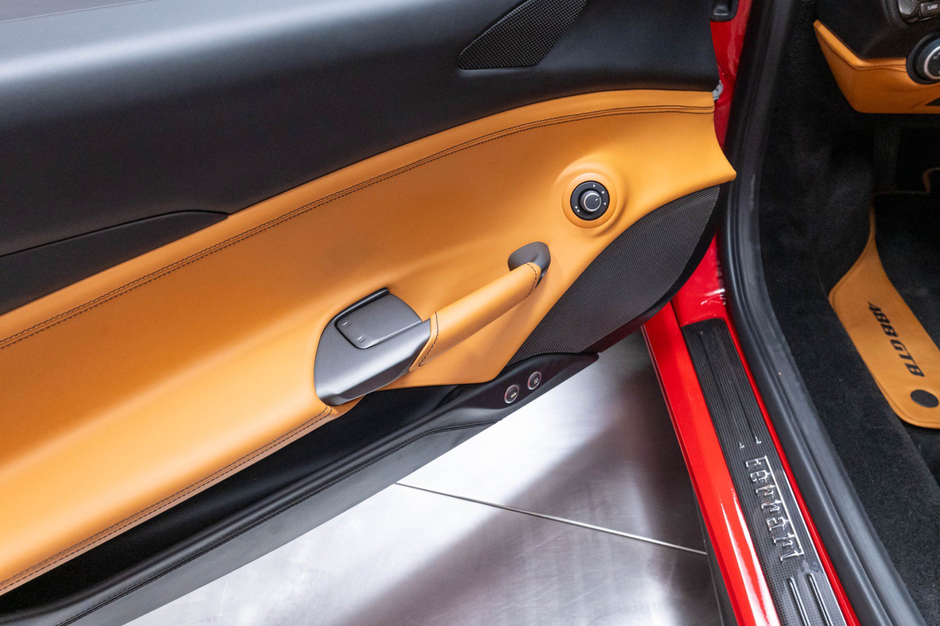 Used 2016 Ferrari 488 GTB RWD image 7