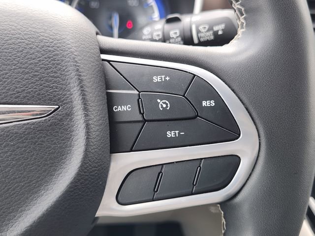 Used 2024 Chrysler Pacifica Touring-L image 21