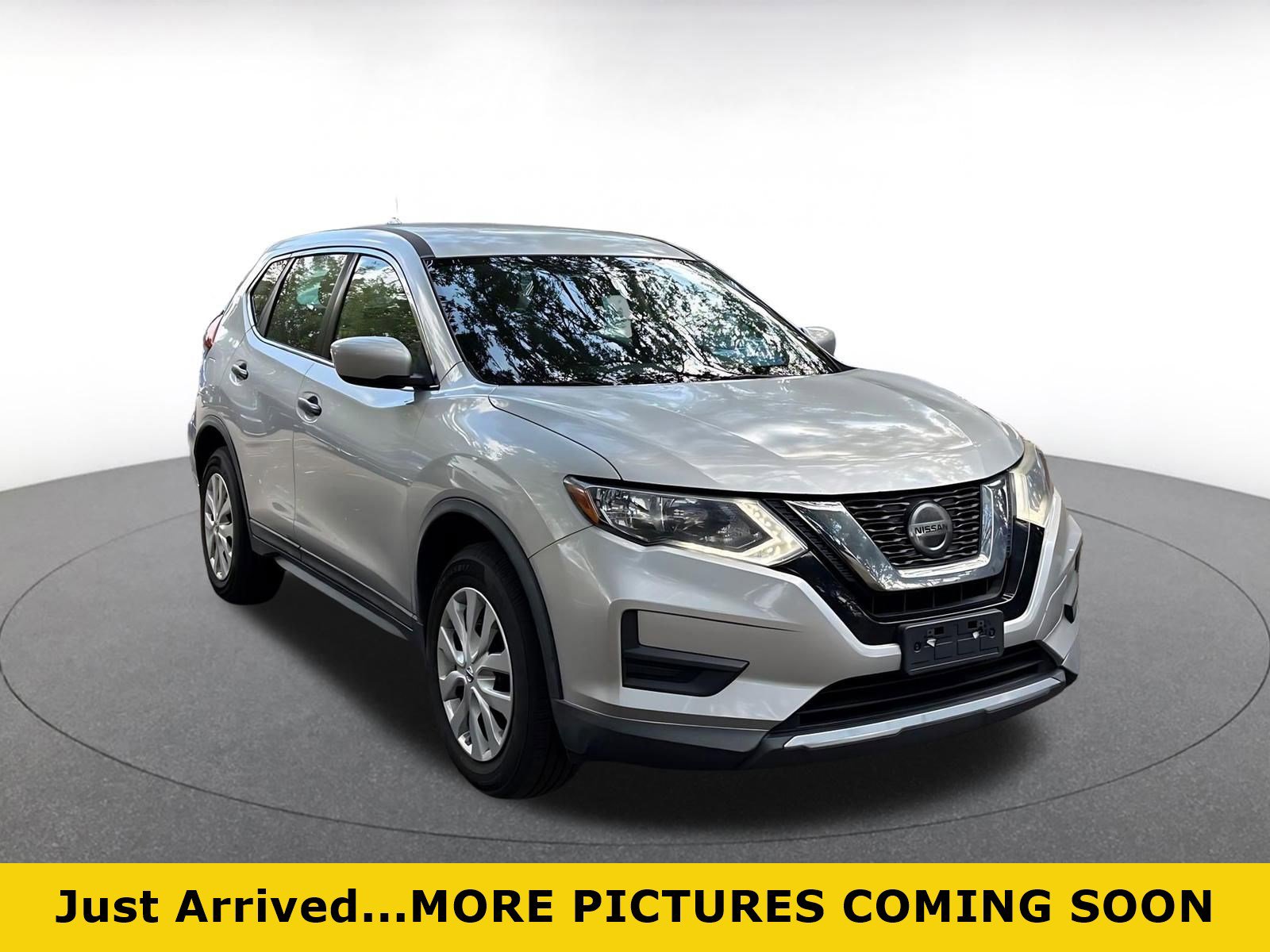 Used 2018 Nissan Rogue S AWD/4WD image 1