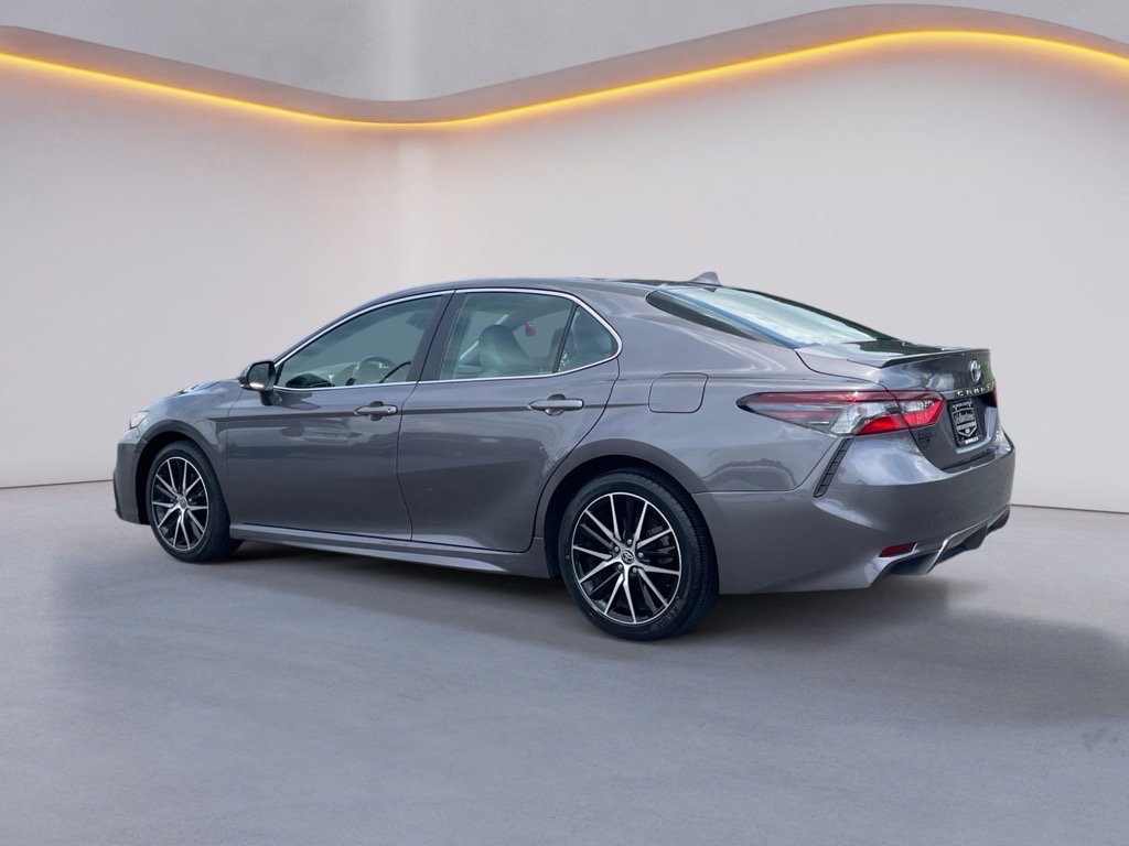 Used 2023 Toyota Camry SE image 5